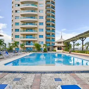 Exquisite Oceanfront Apartamento